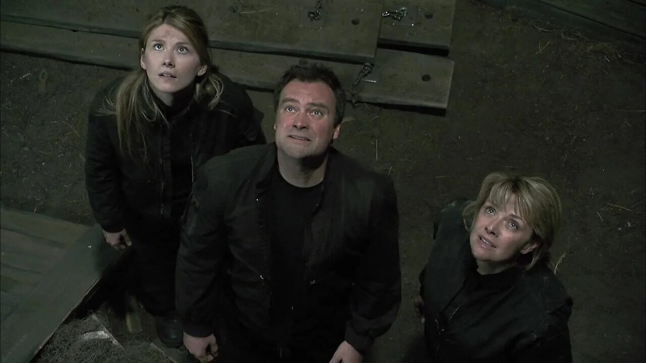 Звёздные врата атлантида 4 серия. Отель аквапарк атлантида ялта. Атлантида 4. Сериал атлантида 2013 пифагор. Флаг атлантиды.