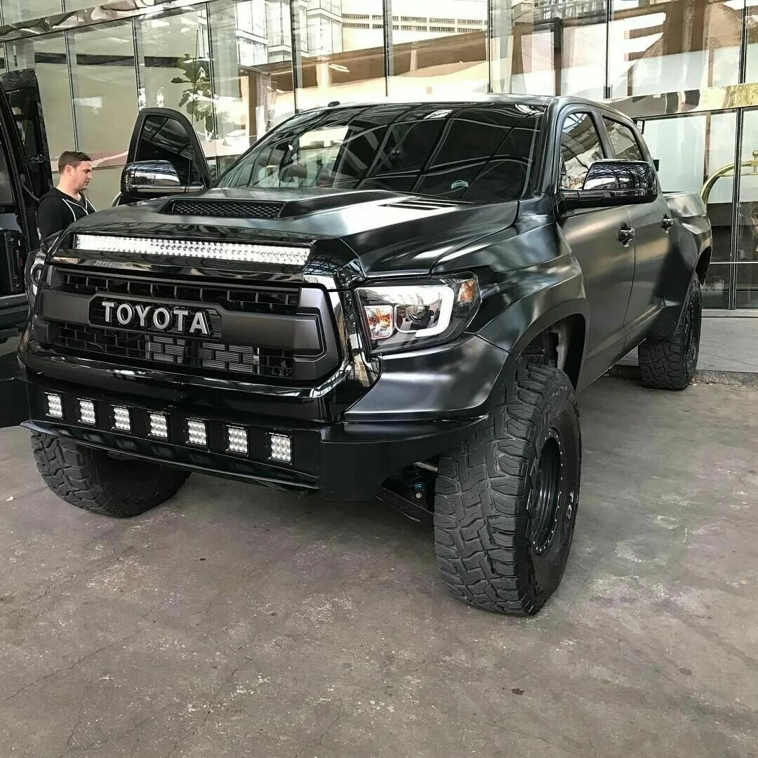 Toyota Tundra off Road. Toyota Tacoma bj Baldwin. Toyota Tundra Tuning. Toyota Tundra building.