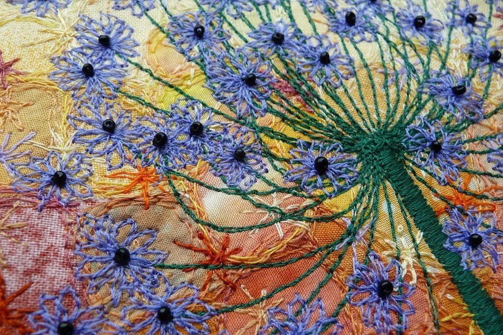 Кирстен Чурсинофф. Арт-текстиль вышивка стежками. Панно из трав. Абстрактные картины с вышитыми растениями. Artists detail
