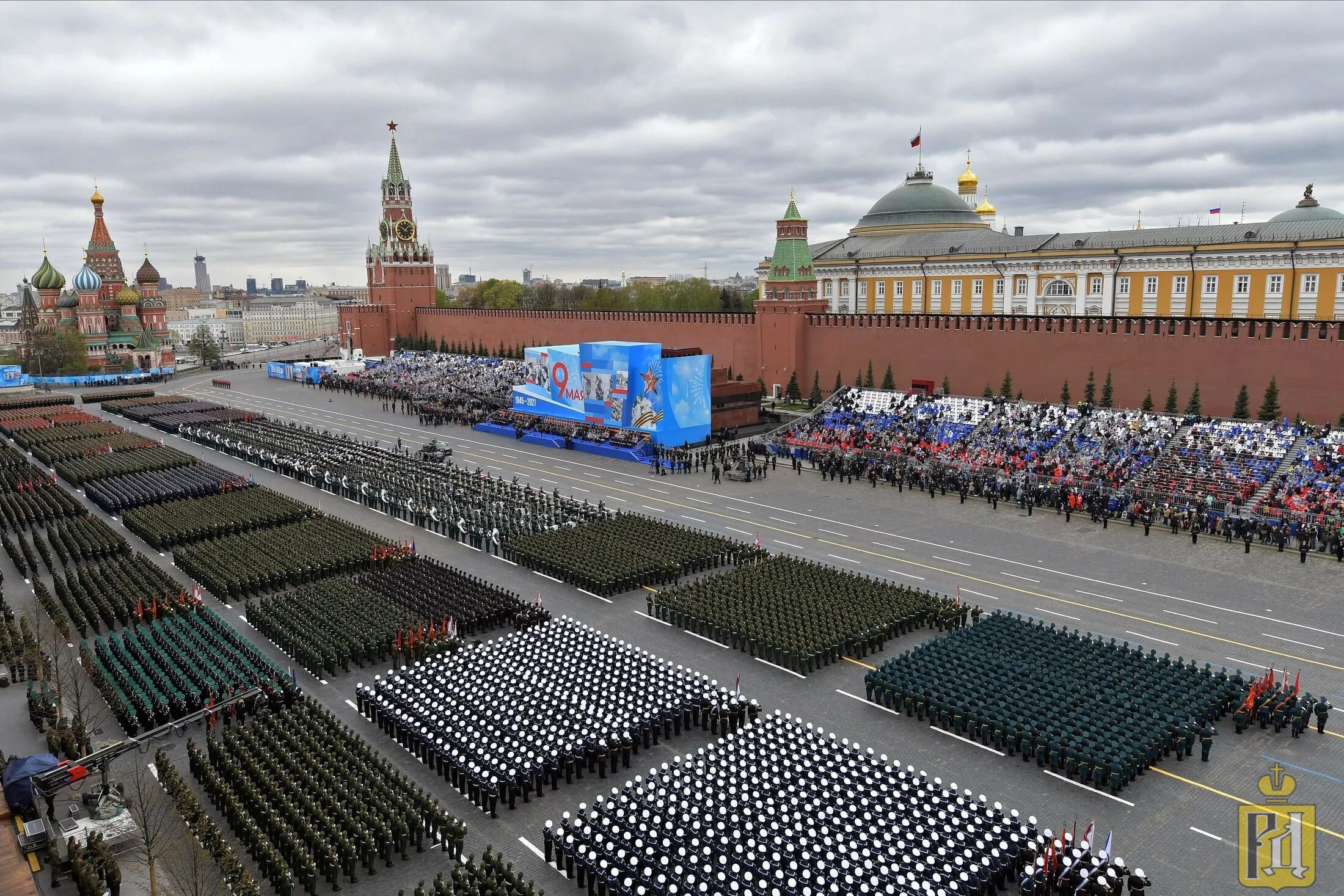 Снял парад. Парад Победы 2021 года на красной площади в Москве. Парад Победы на красной площади 2021 года. Парад Победы 9 мая 2021 года в Москве. Парад 2021 на красной площади.