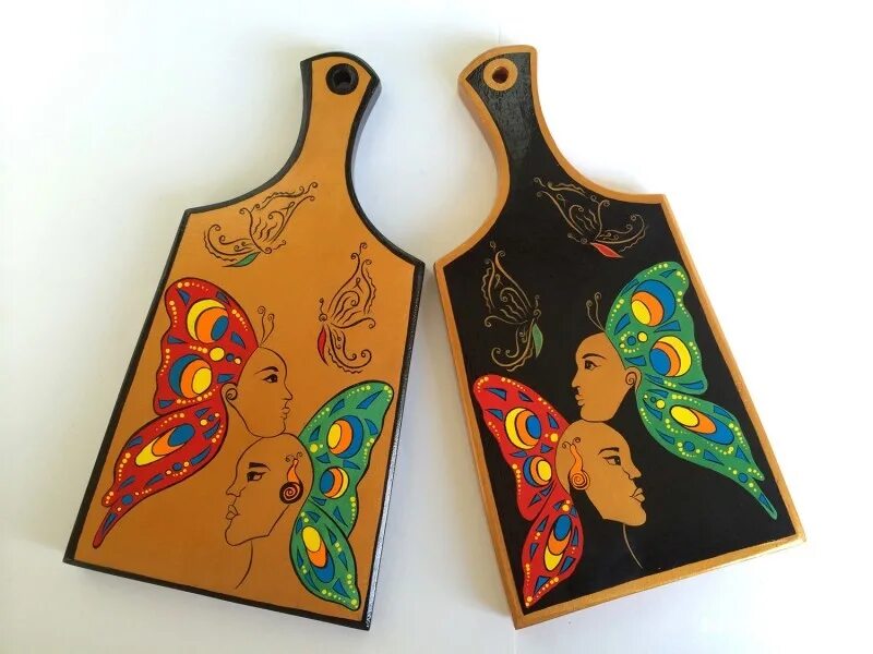 Как раскрасить доску. Роспись по дереву доски. Расписные доски. Городецкая роспись роспись разделочной доски. Роспись кухонной доски полхов майдановской росписи.