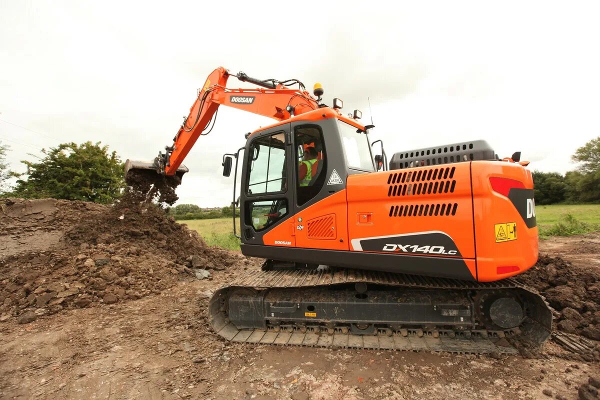 Doosan dx140lc. Экскаватор Doosan dx140lc. Дусан DX 140. Доосан 140 гусеничный. Досан экскаватор