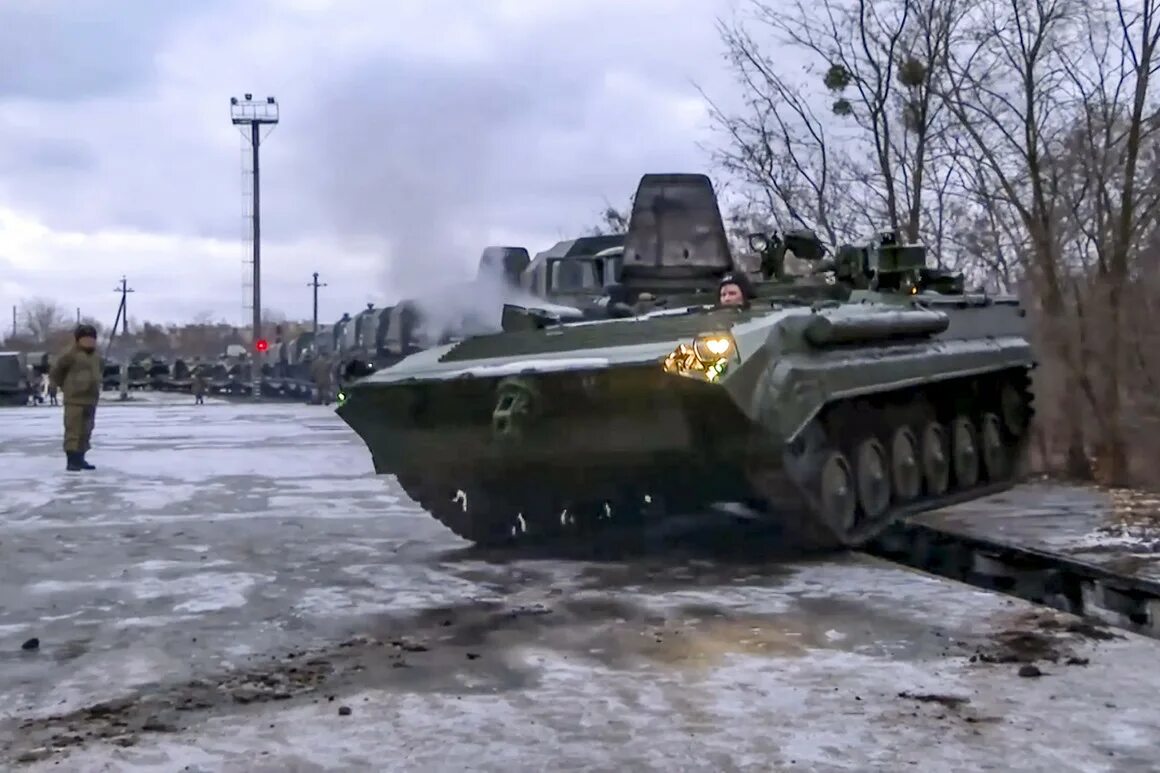 Стягивание войск к границам украины 2021. Польские войска на границе. Сау zuzana 2. Учения нато прибалтика 2020. Беларусь войска на границе.