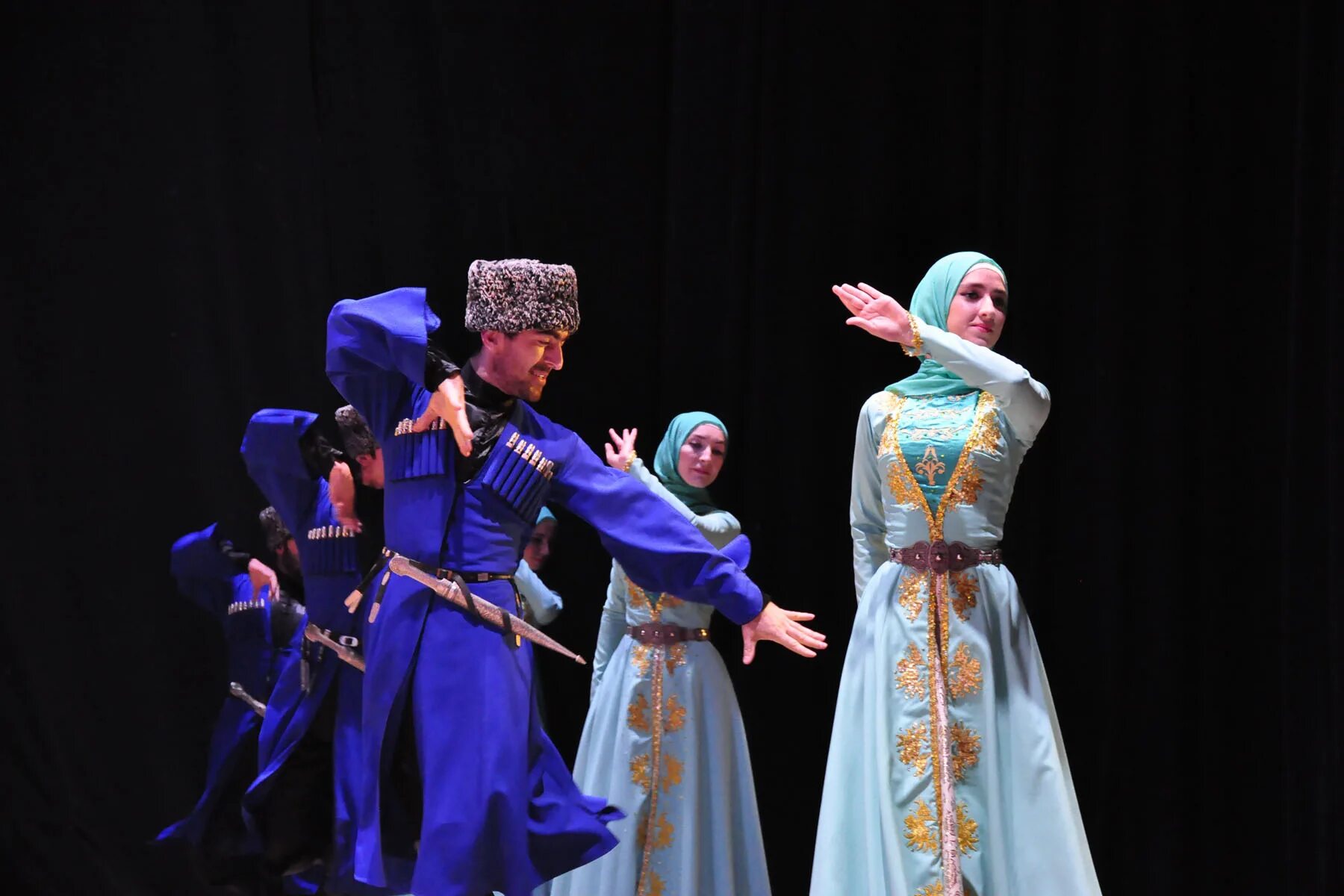 Вайнах групп. Государственный ансамбль вайнах. государственный академический ансамбль танца «вайнах». котиева луиза вайнах ансамбль. чеченский ансамбль вайнах.