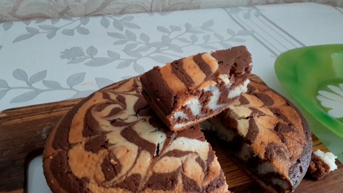 Очень вкусный манник зебра. Манник зебра. Манник на кефире зебра. Кекс манник зебра. Манник на кефире зебра очень вкусный с какао.