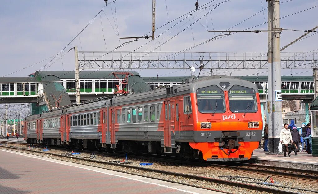 Электрички станция Омск пассажирский. Татарская Омск электричка. Омск пригород электрички. Электричка Омск Иртышское. Поезд татарская омск