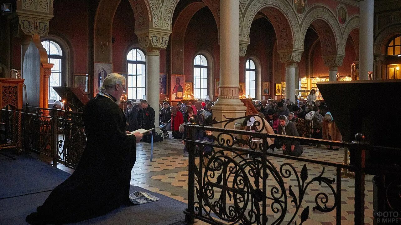 Прощеное воскресенье чин прощения. Кронштадт православный. Чин прощения в храме. Чин прощения в монастыре. Чин прощения в храме как проходит