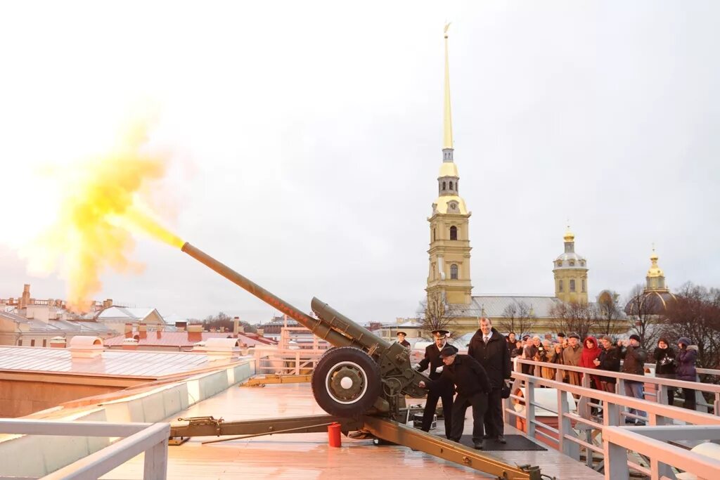 Выстрел сигнальной пушки в санкт петербурге время