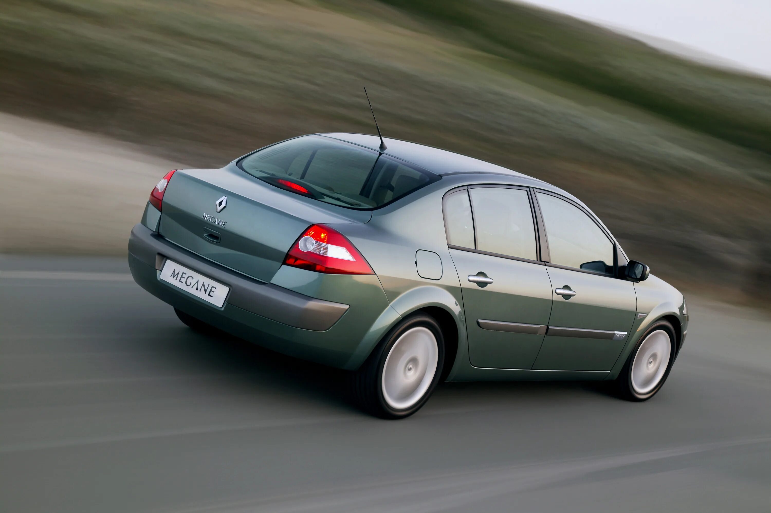 Рено Меган 2 поколение. Renault Megane 2 sedan. Рено Меган 2 седан. Renault Megane 2006 седан.