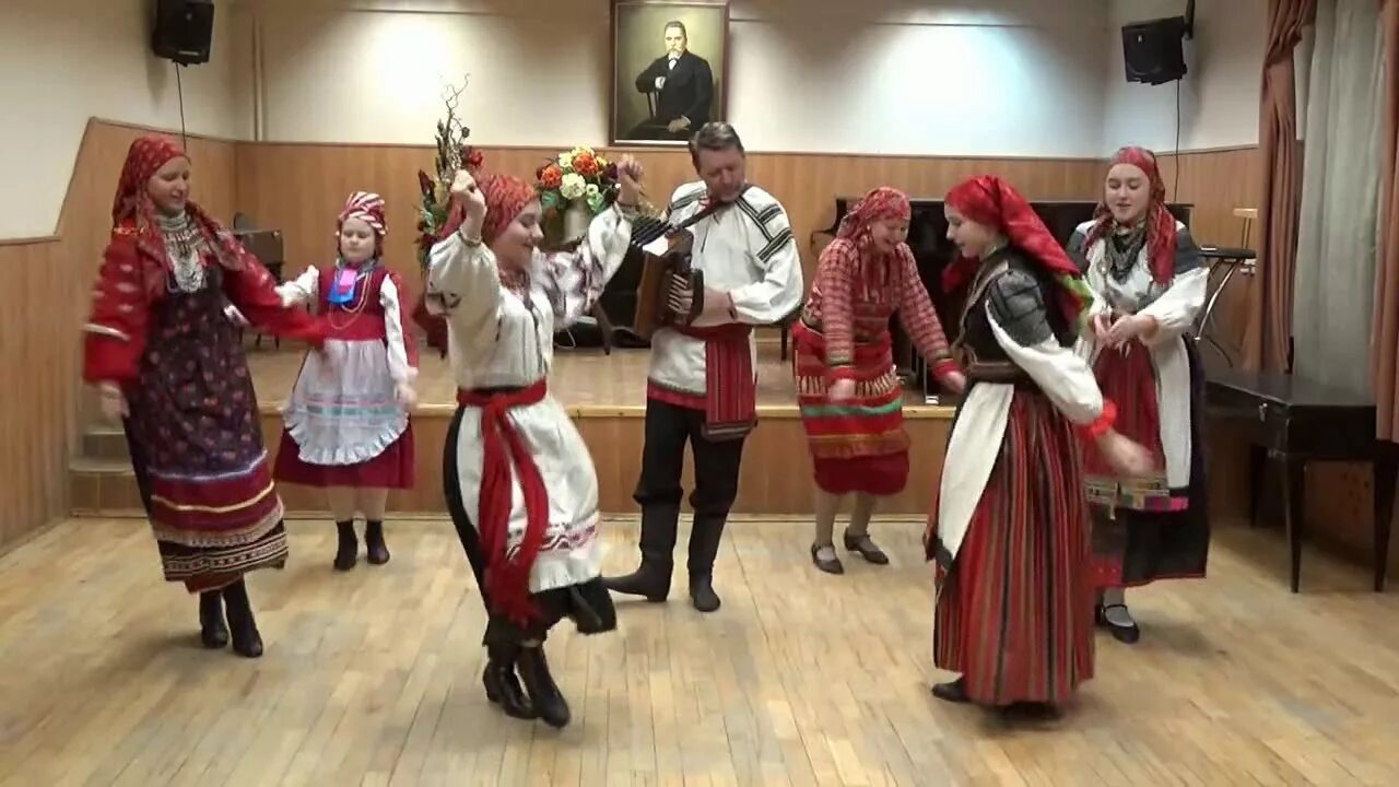 Фольклорная и этническая музыка проект. Одоевские жаворонушки. Фольклорные песни видео. Танец башкирских мари. Орловская матаня.
