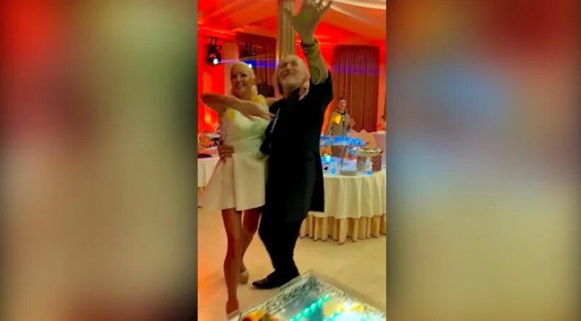 Видео где джигурда танцует с волочковой. Анастасия Волочкова с Джигурдой. Волочкова танец. Танец Волочковой и Джигурды. Волочкова и Джигурда танец.
