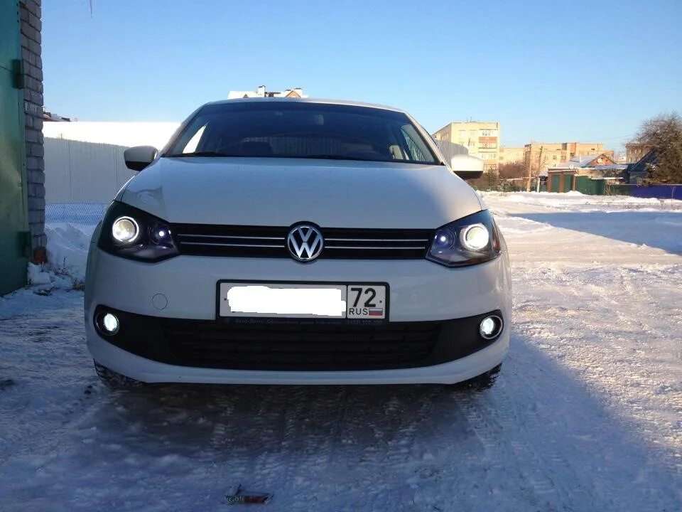 Линзы поло седан h7. Линзы на Volkswagen поло 2014. Линзы в VW Polo sedan. VW Polo ангельские глазки. Линзы volkswagen