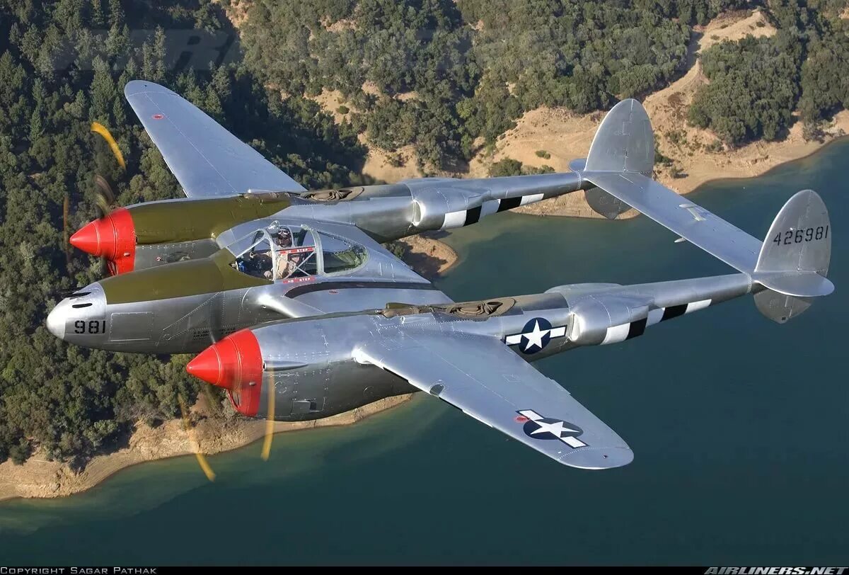 Рф г 38. Самолет п 38 Лайтинг. Lockheed p-38 Lightning. Лайтинг p-38. P-38 Lightning.