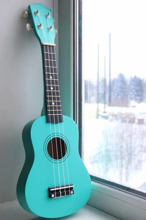 Игра на гитаре правой рукой. Порядок струн на электрогитаре. Игра на укулеле. Уроки укулеле. Строй укулеле сопрано сопрано.