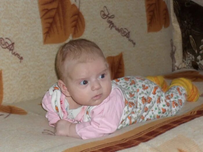 Покажи маленьких младенцев. Совсем еще малыш. А пока малыш совсем малютка наслаждайтесь каждую минутку. Маленькие дети новорожденные. 1 месяц ребенку.