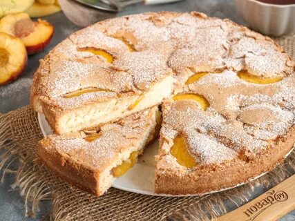 Пышная шарлотка с персиками