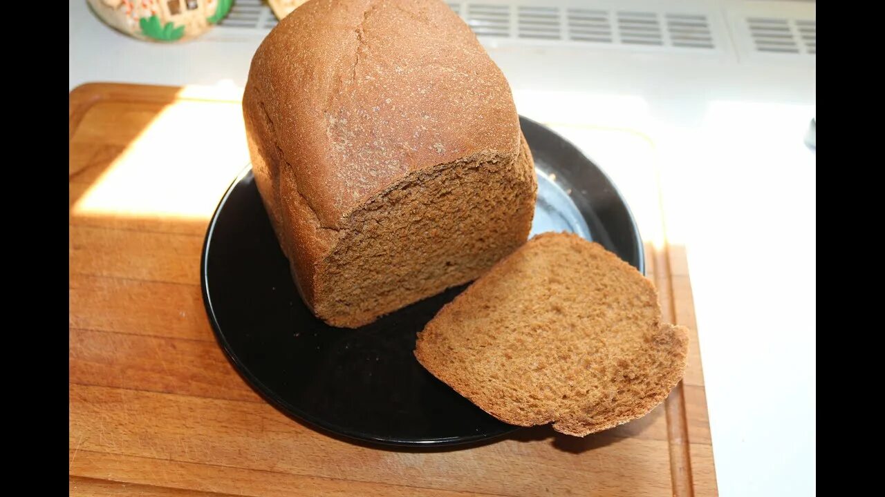 Хлебопечь ржаной хлеб. Ржаной хлеб. Ржаной хлеб в хлебопечке. Хлеб на квасном сусле. Пшеничный хлеб в хлебопечке.