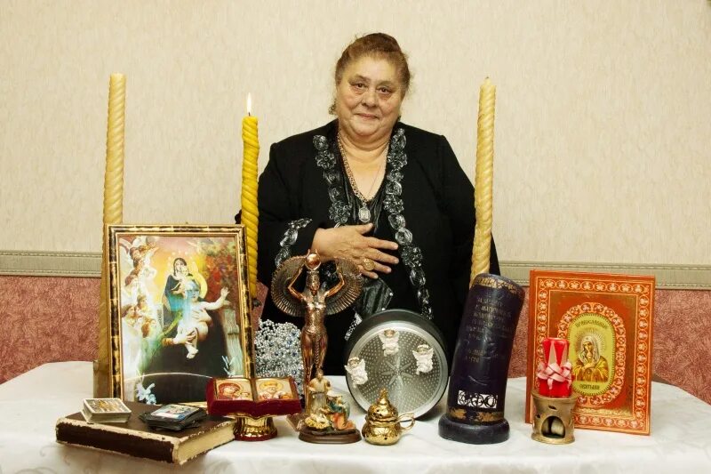 бабка предсказательница. ясновидящая вера. ясновидящая целительница.