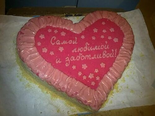 Украсить наполеон. Украшение торта наполеон. Декор торта наполеон. Торт наполеон в виде сердца. Наполеон сердце.