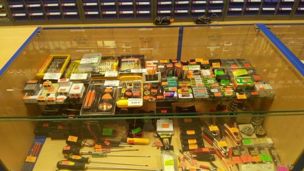 ноутбуки радиорынок. горбушка радиорынок радиодетали. магазин радиодеталей. компьютерные комплектующие. митино радиорынок павильон инкар.