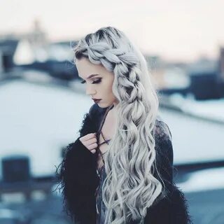 Девушки с длинными белыми волосами