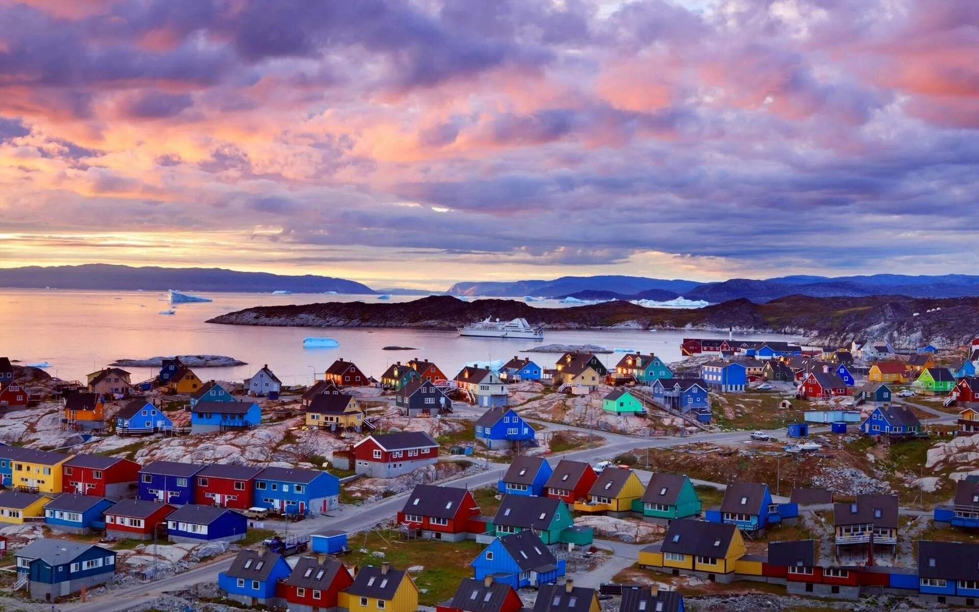 Самый большой остров сша. Город Илулиссат Гренландия. Город Нуук Гренландия. Гренландия столица Нуук. Мыс Фарвель Гренландия.