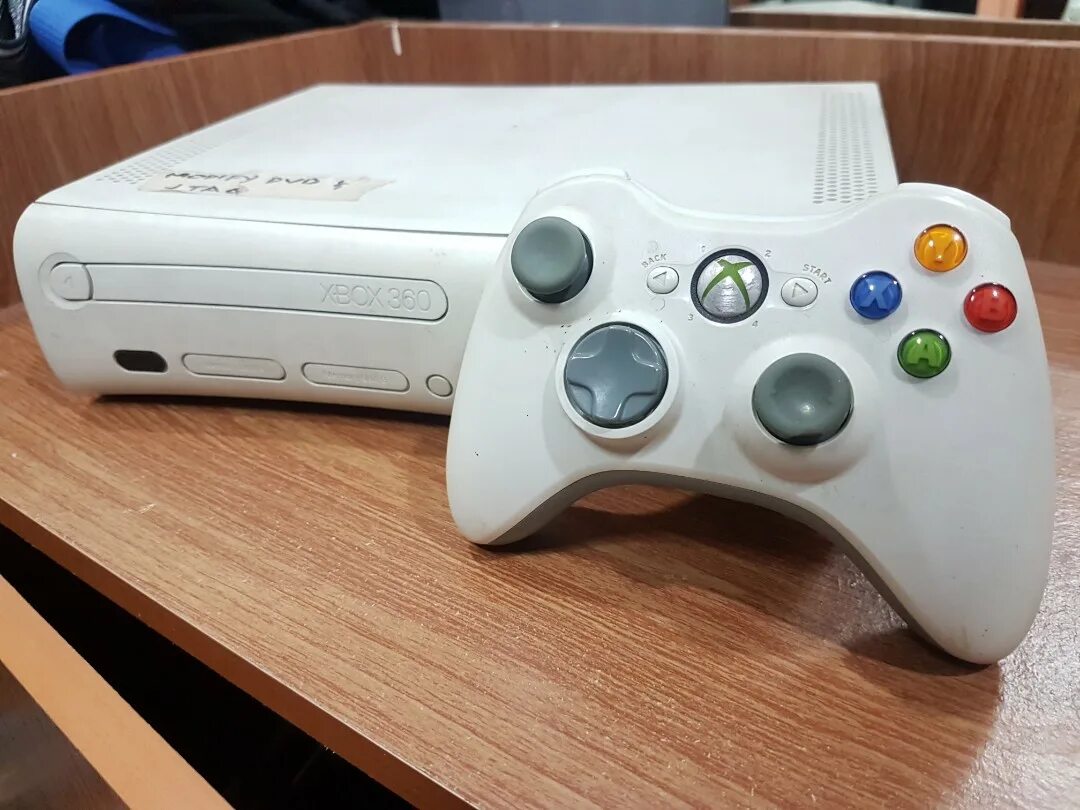Xbox 360 slim 250gb. Xbox 360 slim. Xbox 360 t. Игровая приставка microsoft xbox 360. Игровая приставка microsoft xbox 360 250 гб.