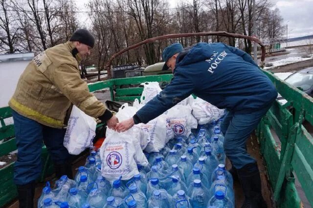 Подвоз питьевой воды. Обеспечение водой населения в ЧС. Обеспечение населения питьевой водой. Подвоз воды. Подвоз питьевой воды населению.