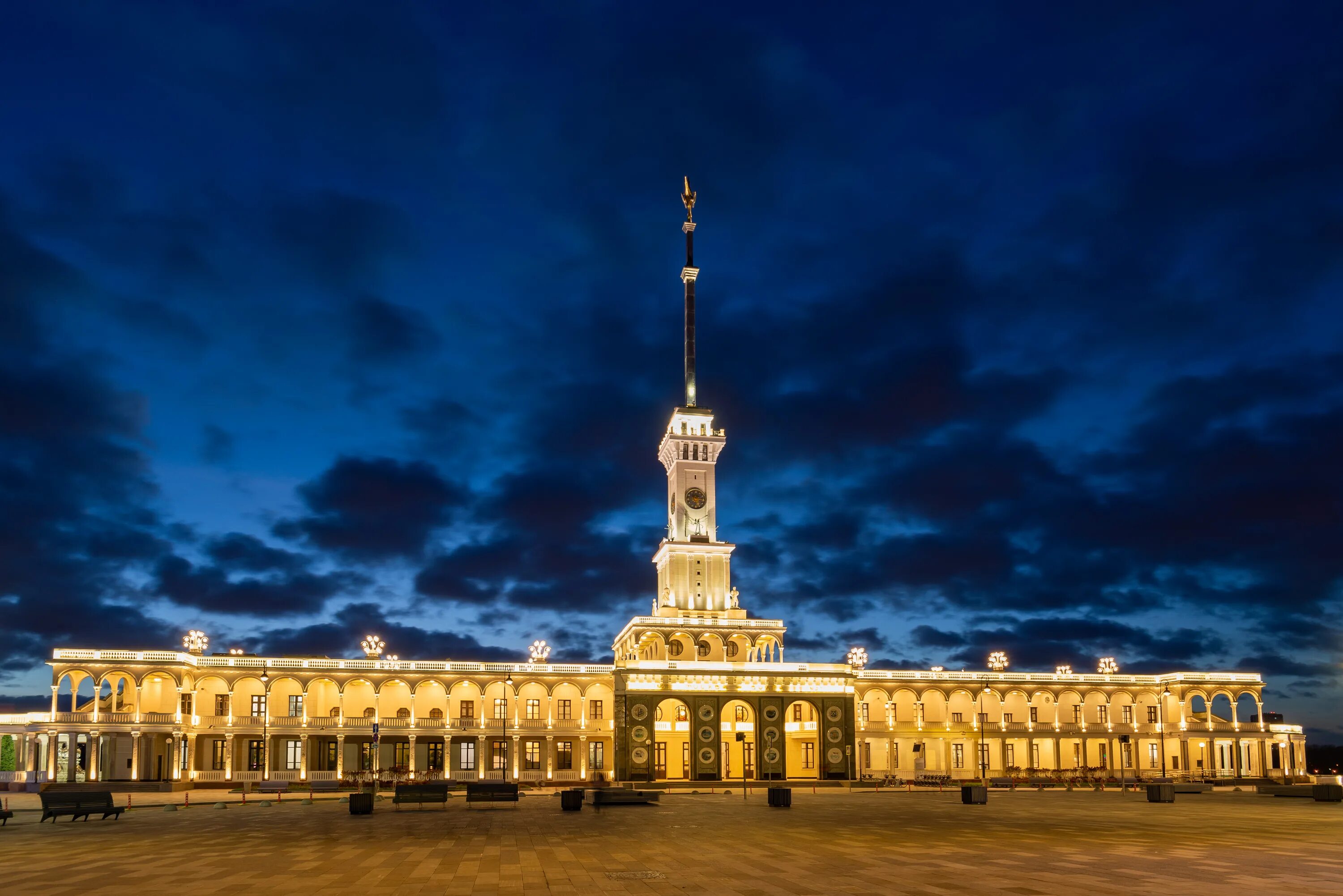 Здание северного речного вокзала в форме. Северный Речной вокзал Москва. Северный Речной вокзал Москва 2021. Здание Северного речного вокзала. Северный Речной вокзал музей транспорта.