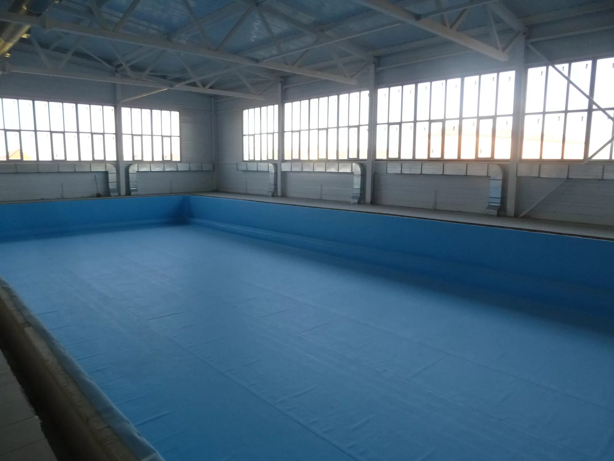 Бассейн калач на дону. Фок кировский район волгоград бассейн. Калач на дону бассейн дельфин. Спорткомплекс искра бассейн ужур. Фролово волгоградской области спортзал.