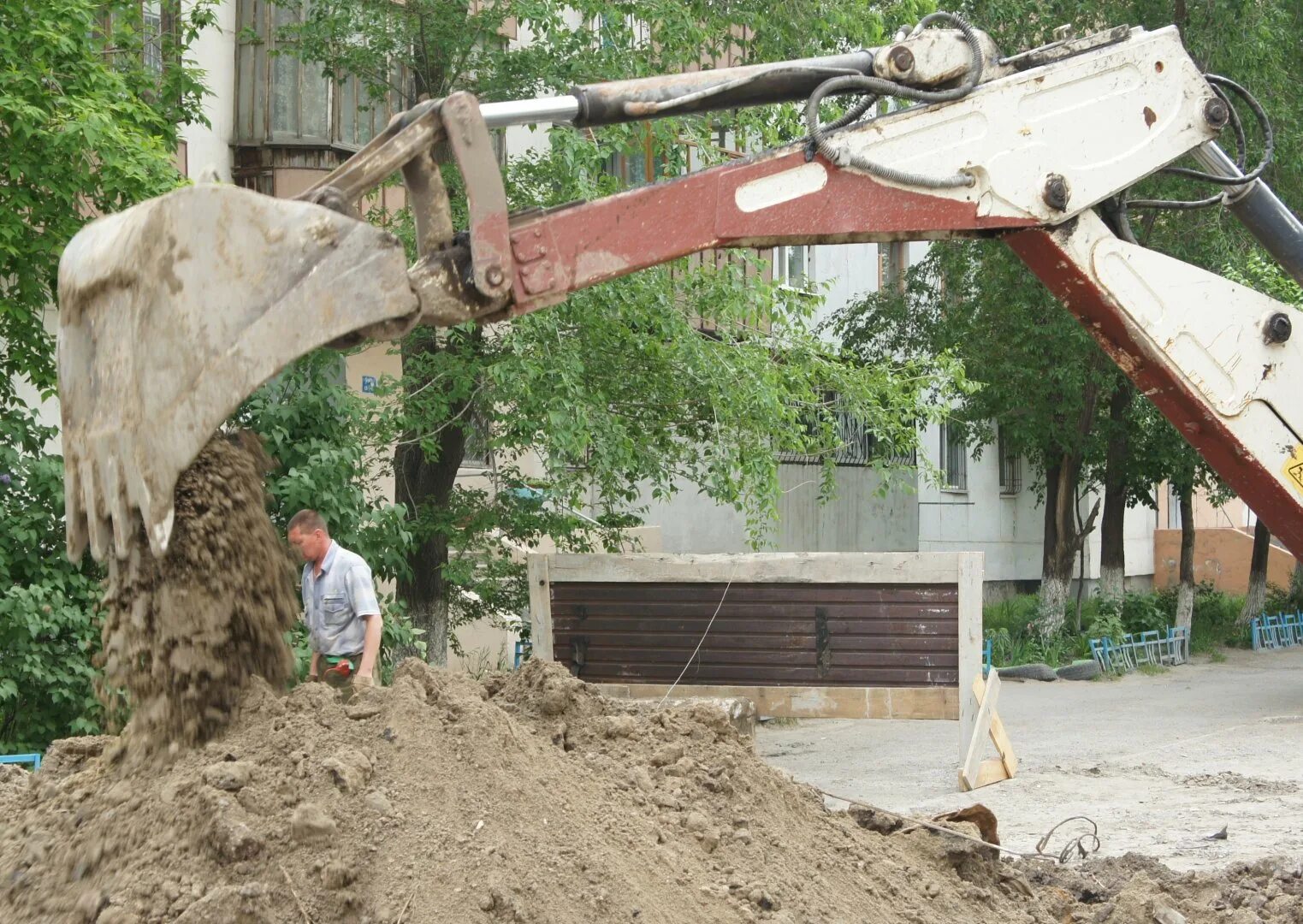 разработка котлована. производство земляных работ. рытье котлована. геодезические работы в строительстве трубопроводов. восстановление дорожного покрытия.