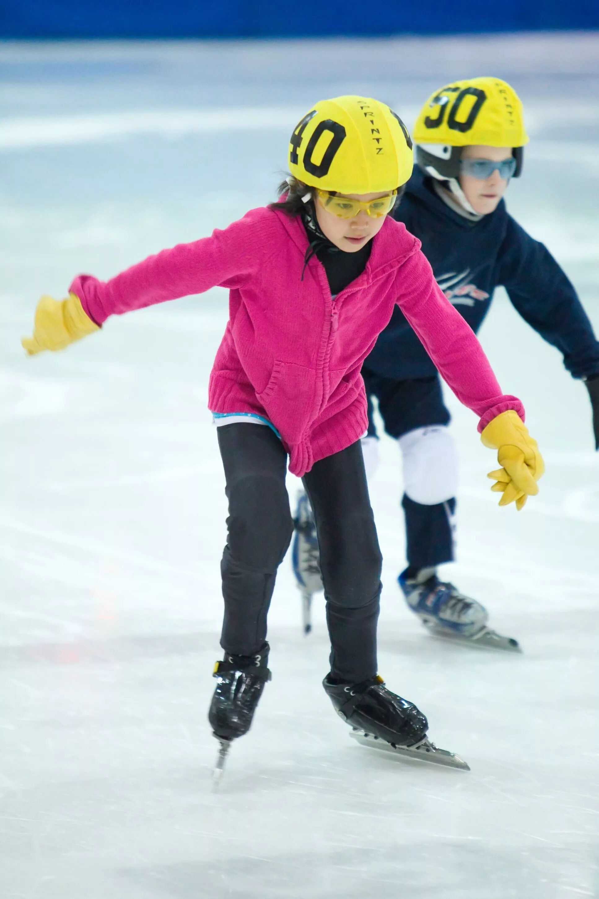 Дети на коньках. Коньки спорт. Конькобежный спорт дети. Конек. Ice skating sport