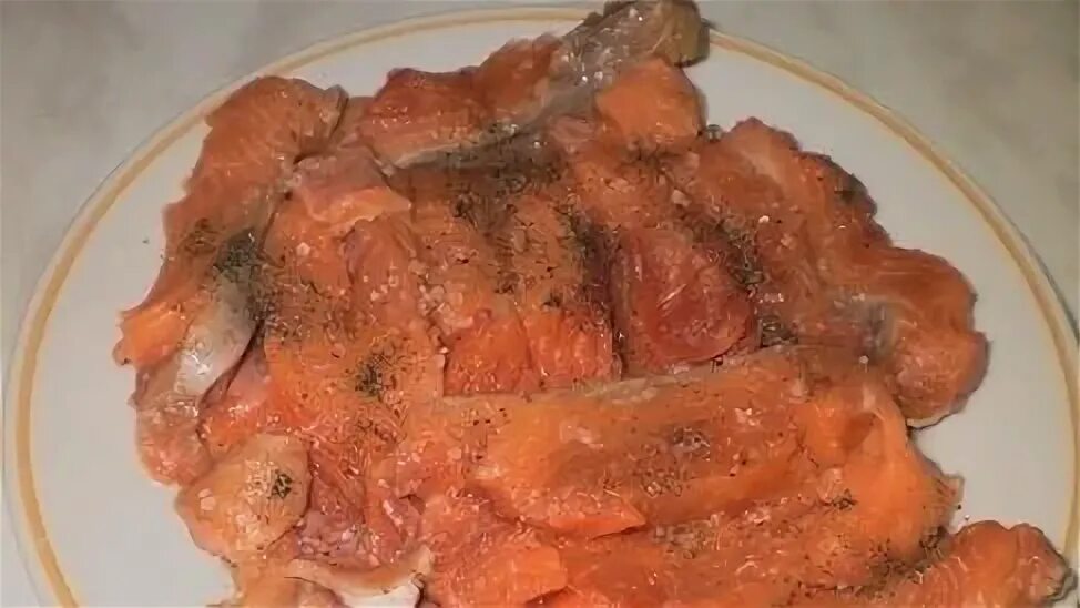 Горбуша в духовке с морковкой и луком. Рыба тушеная с овощами. Рыба в маринаде с морковью. Горбуша в томатном соусе фото. Горбуша под маринадом.