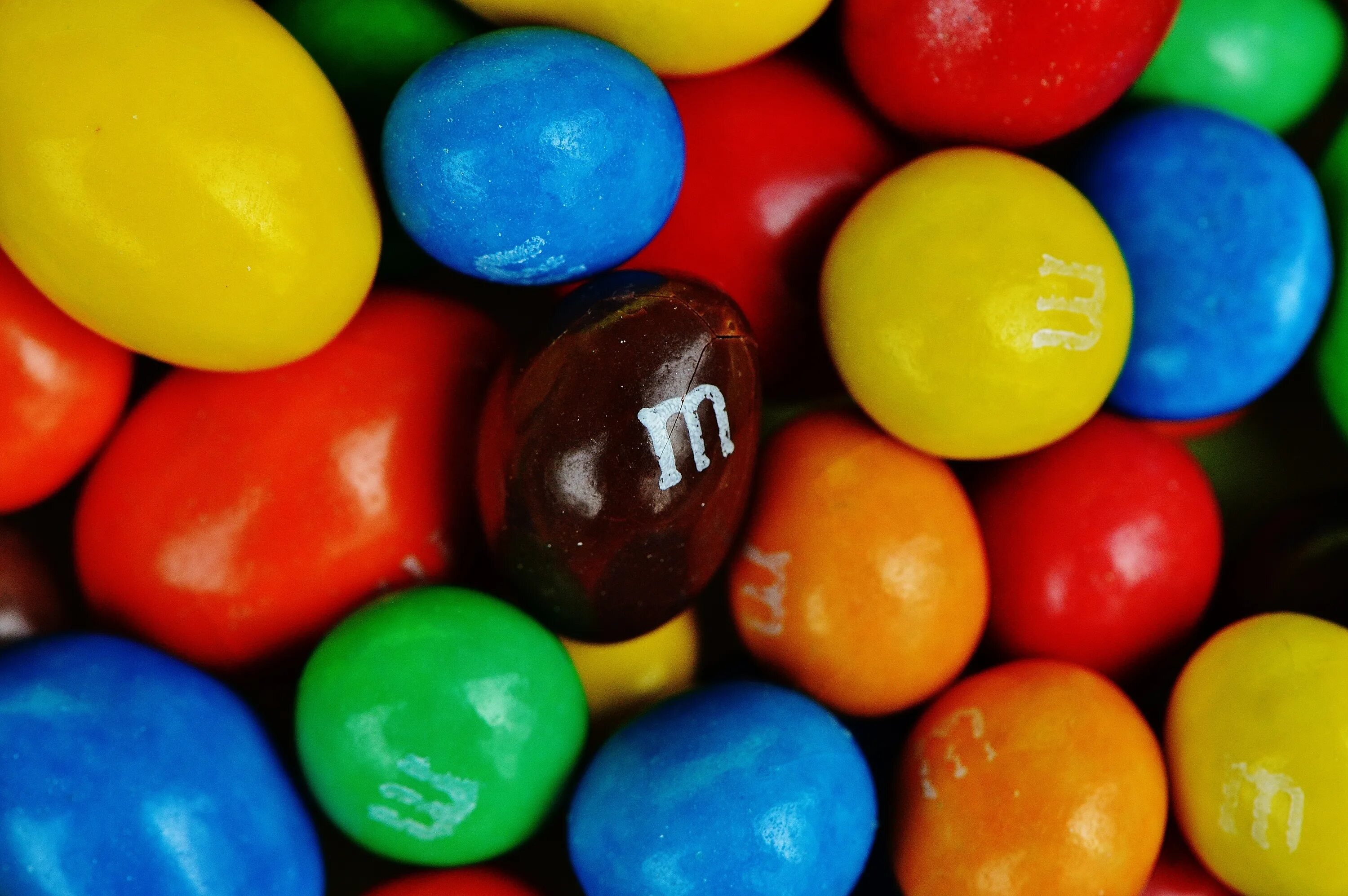 Ми м мм м м м. Конфеты разноцветные. Сладости m&MS. Фиолетовый m m's. М М М.