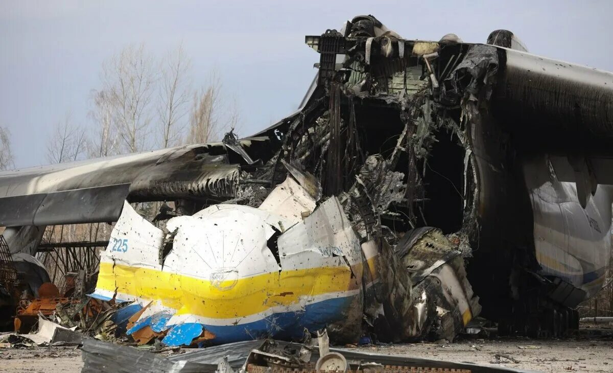 Уничтожили украинский самолет. Уничтожили украинский самолет. Уничтожили украинский самолет. Су 25 всу. Самолет мрия ан-225.