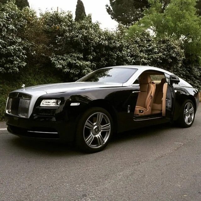 Роуз роуз машина. Розовый роллс ройс. Rolls royce phantom drophead coupe. Rolls royce phantom 2017. Роллс ройс фантом белый.