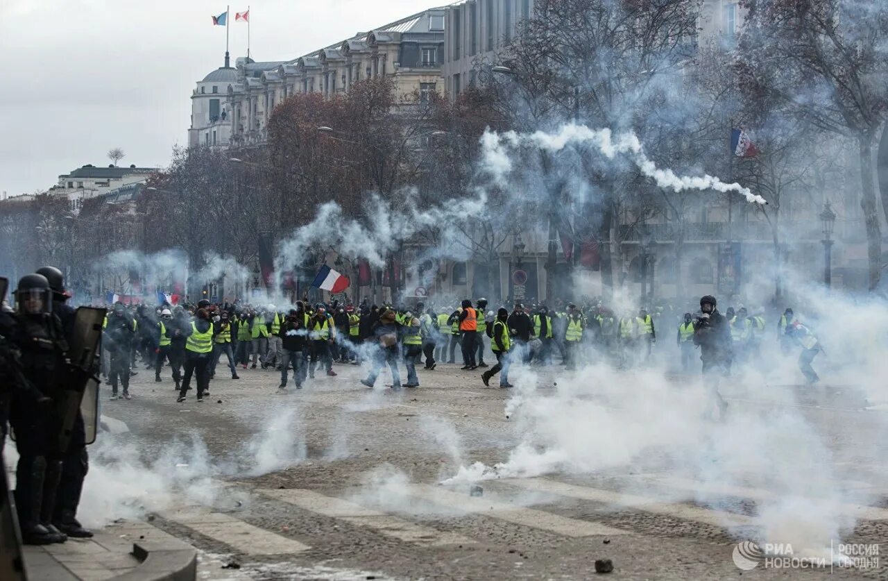 На украине ввели чп. Чрезвычайное положение. Чрезвычайно положение. Чрезвычайное положение картинки. Чрезвычайное положение презентация.