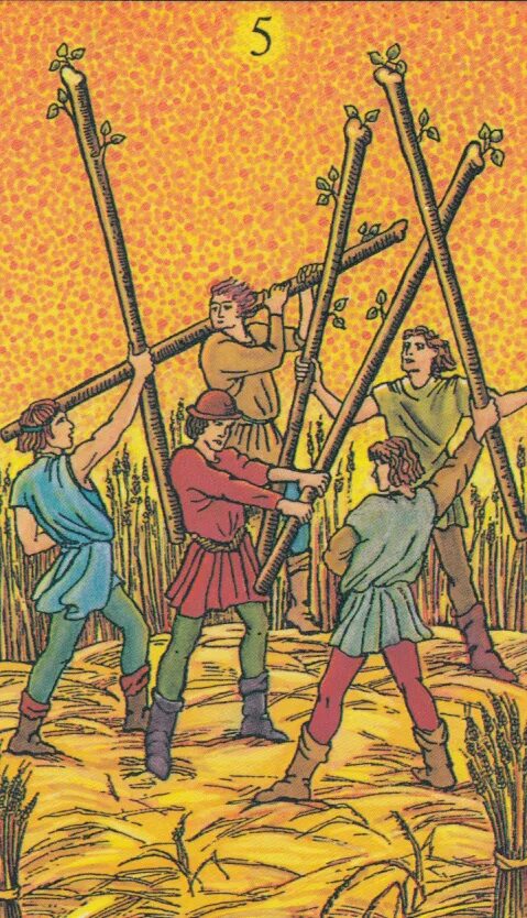 Пятерка жезлов таро в любви. 5 жезлов уэйт. пятерка жезлов таро уэйта. таро райдера уэйта 5 жезлов. пятерка посохов таро уэйта.