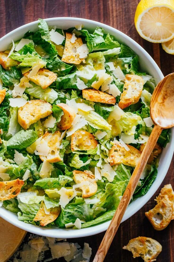 Classic caesar salad. Состав цезаря с курицей. Лучшие рецепты цезаря. Лучшие рецепты цезаря. Лучшие рецепты цезаря.