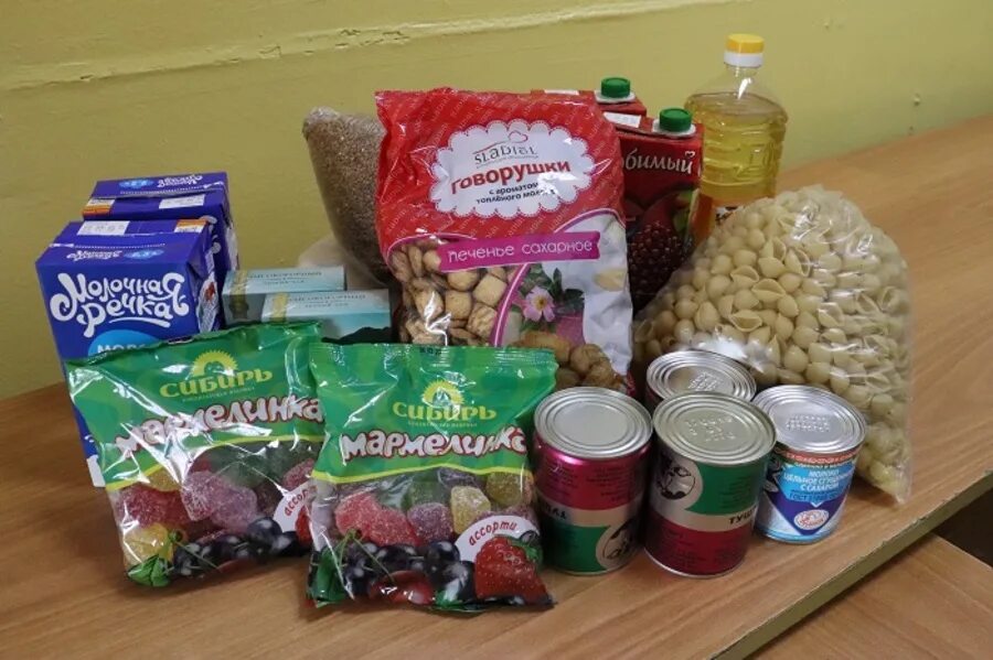 Иркутск купим продукты. Продуктового набора обучающихся. Выдача продуктовых наборов школьникам. Школьные продукты. Питание - выдача продуктовых наборов в школе.