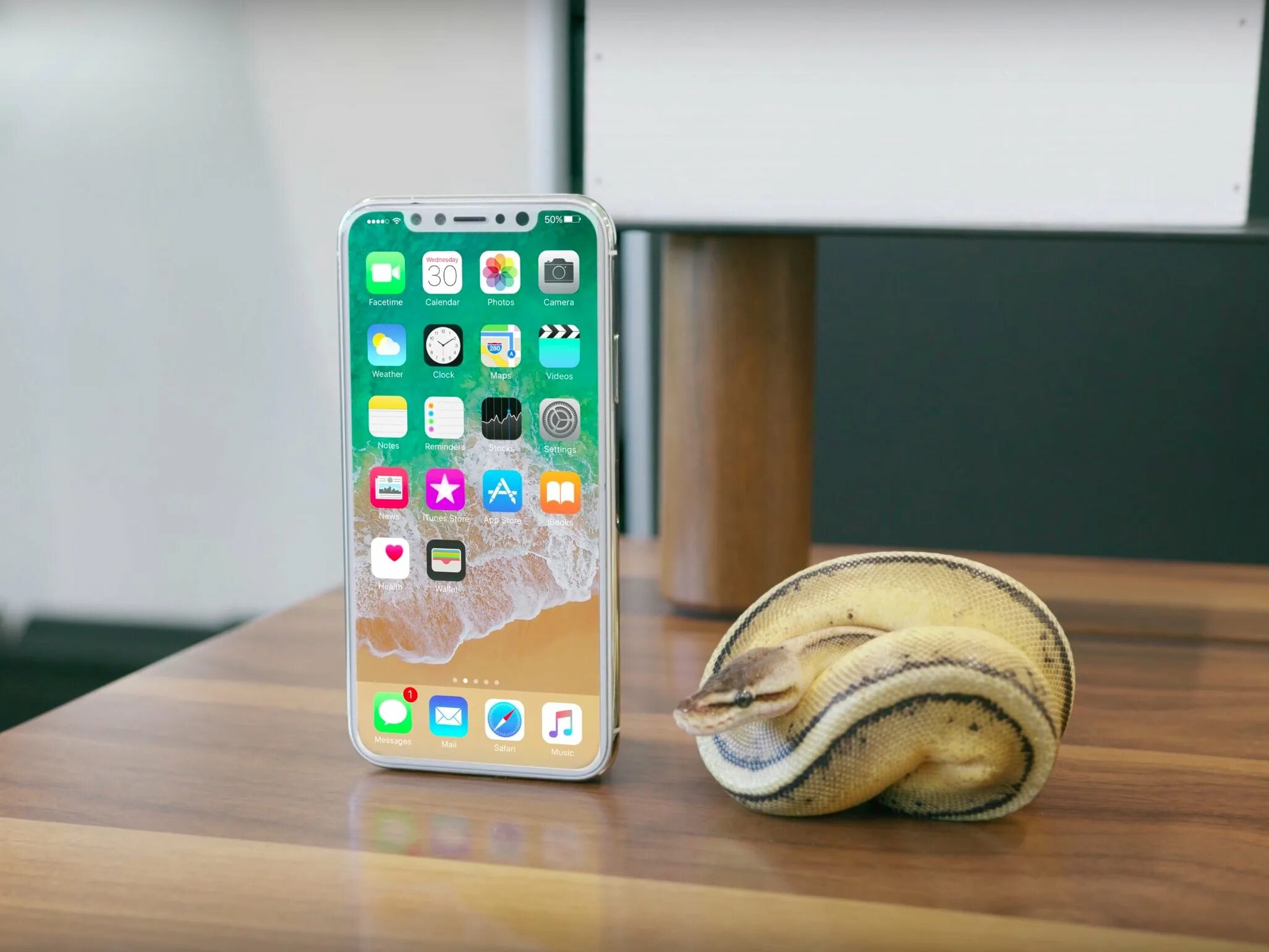 Айфон 100 про макс фото В сети появилось видео с первым макетом iPhone 12