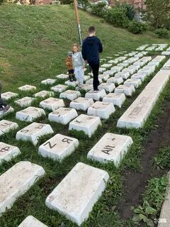 Памятник клавиатуре в каком городе установлен