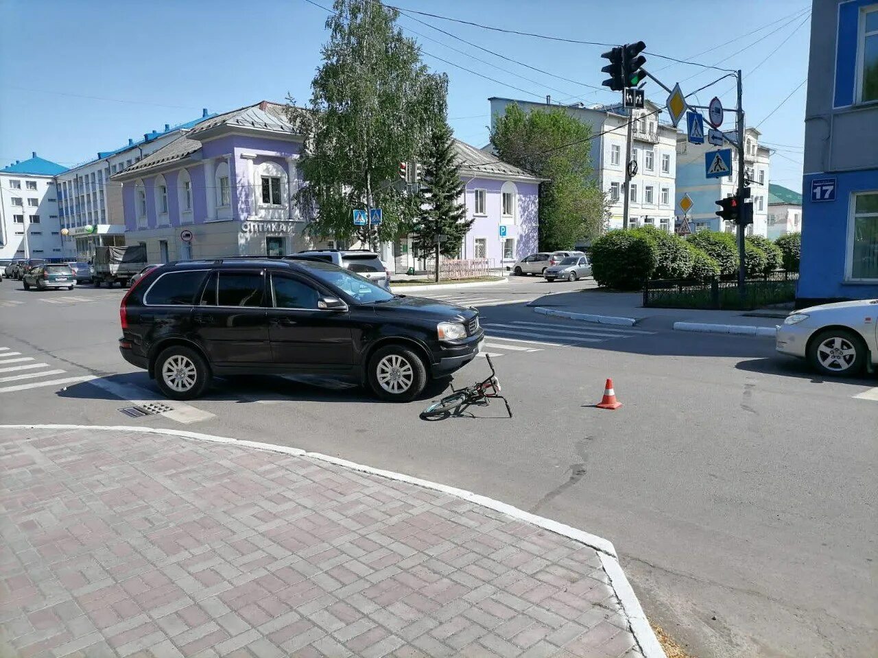 Колеса горно алтайск. Горно Алтайск ул Чорос-Гуркина 68. Фотографии автомобилей и пешеходов. Барнаул пешеходная. Машины Горно Алтайск.