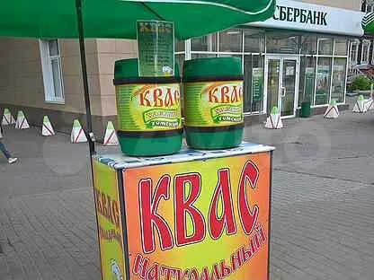 В магазине квас на разлив стоит