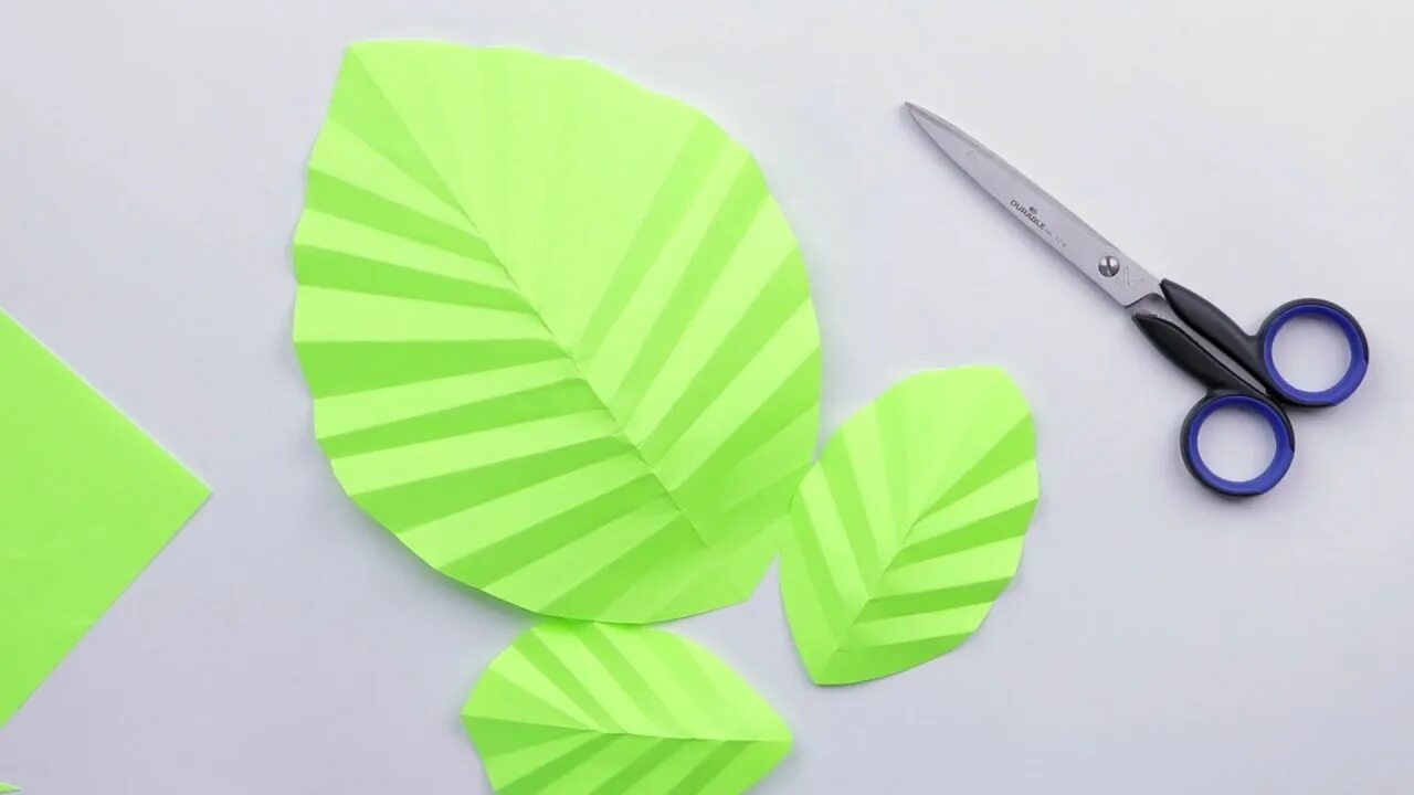 Объемные листочки из гофрированной бумаги. Оригами. Объемные листики из бумаги. Объемные листики из бумаги. Листик из картона.