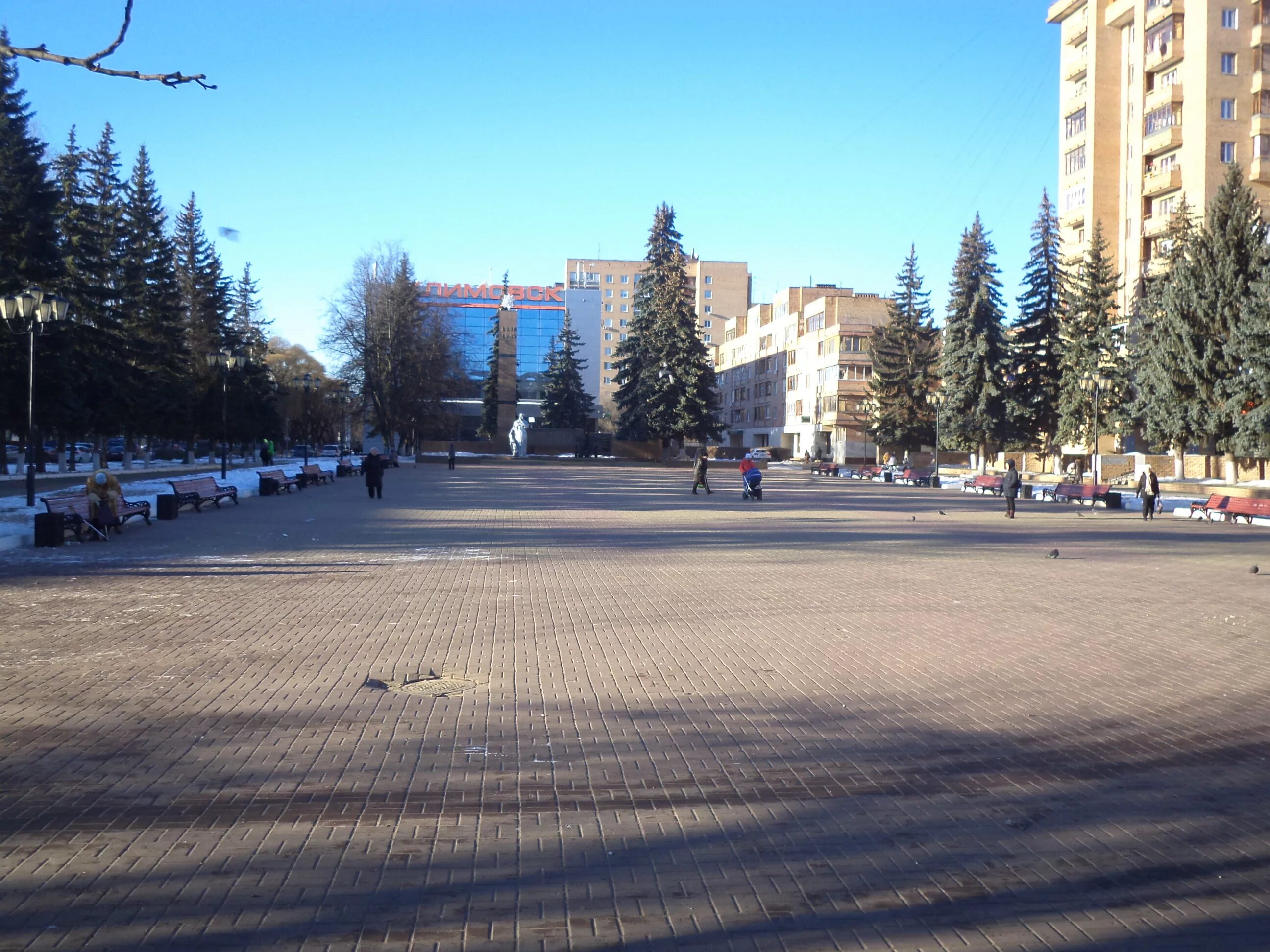 Памятник скорбящей матери климовск. Г климовск московская область. Климовск площадь. Октябрьская площадь климовск. Город климовск московская область.