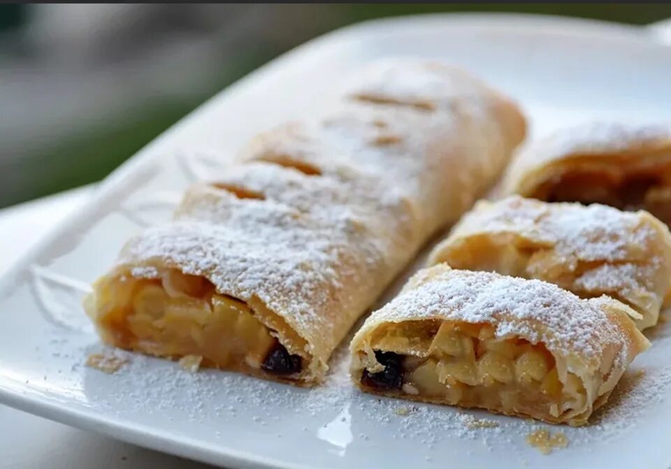 Штрудель с капустой. Strudel. штрудель с яблоками. штрудель с мясом по-немецки.