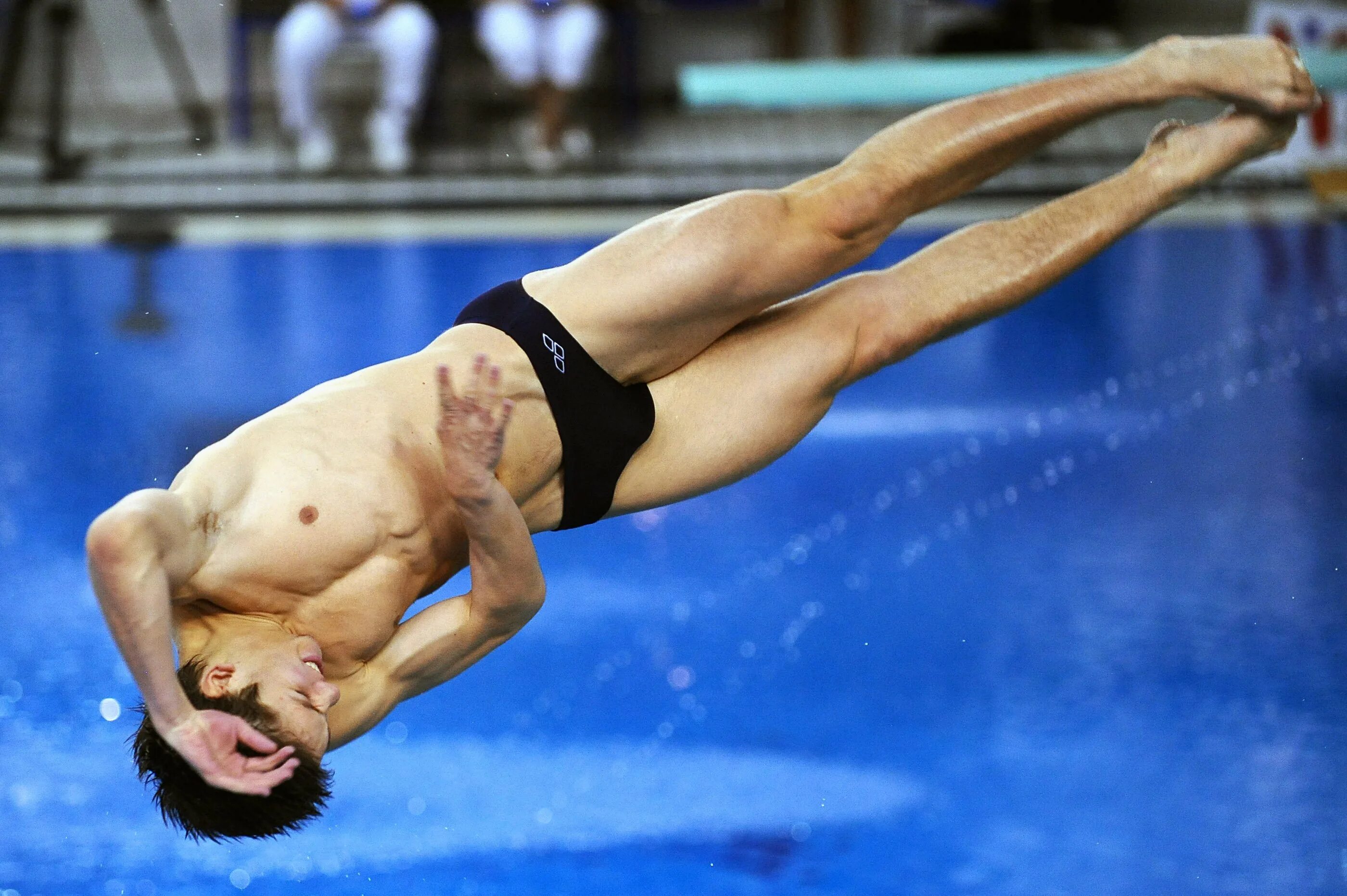 Diving face split