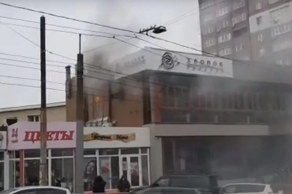 Хлопок ресторан Владивосток. Горит Сбербанк во Владивостоке. Ресторан Зума Владивосток сгорел.