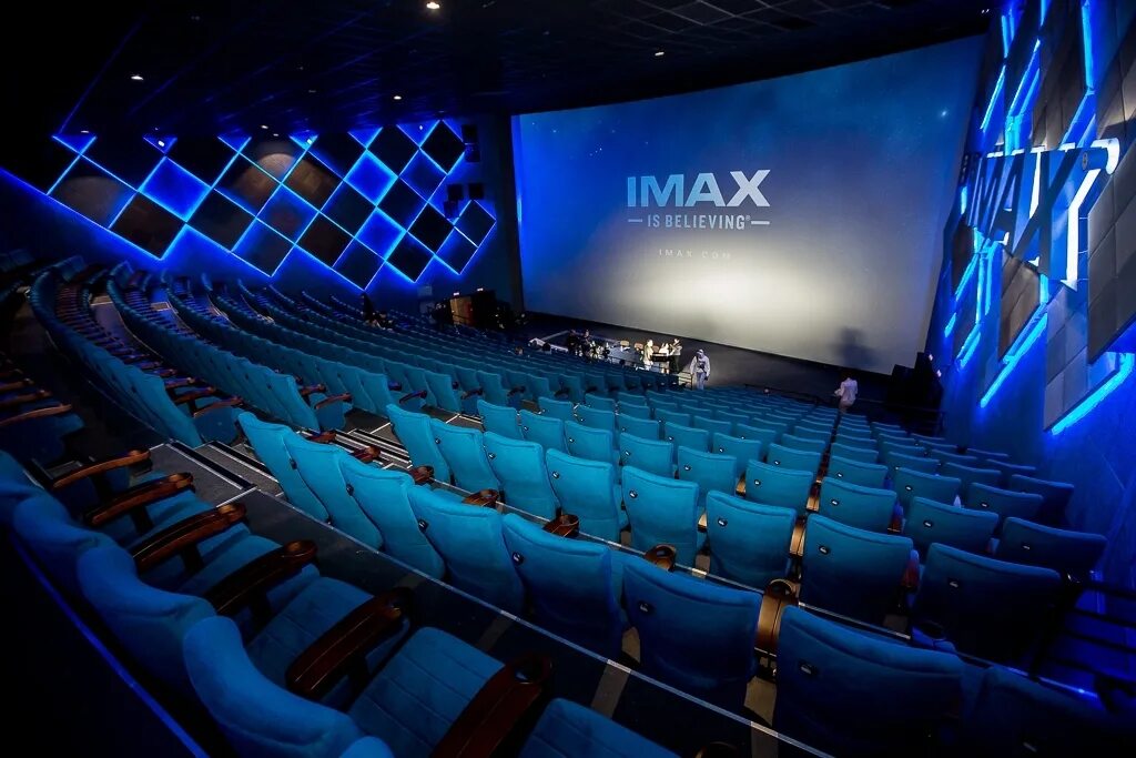 Сайт кинотеатра большой. Кинотеатр океан IMAX зал 1. Океан IMAX Владивосток. IMAX Ялта зал. Что такое аймакс 3д в кинотеатре.